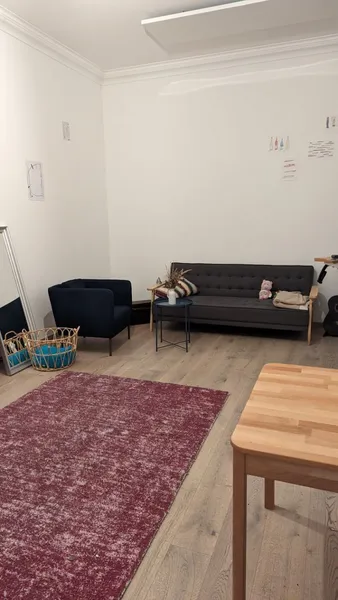 Nachmieter gesucht: Unmöblierte ruhige 1-Zimmer-Wohnung mit EBK in Berlin-Mitte, 50 m2 — photo 1